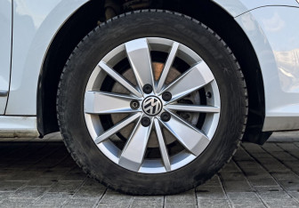 Подержанный автомобиль Volkswagen Jetta Sedan 2016 года (21 фото)