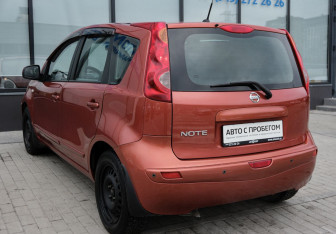Подержанный автомобиль Nissan Note 2008 года (3 фото)