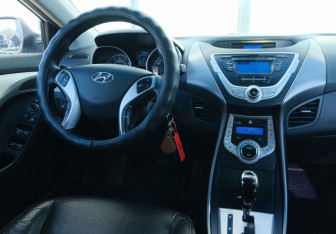 Подержанный автомобиль Hyundai Avante Sedan 2011 года (10 фото)