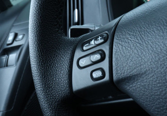 Подержанный автомобиль Toyota Corolla Verso 2006 года (13 фото)