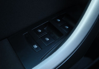 Подержанный автомобиль Opel Astra Hatchback 2011 года (11 фото)