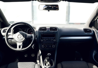 Подержанный автомобиль Volkswagen Golf Hatchback 2012 года (17 фото)