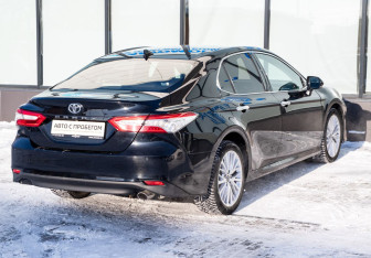 Подержанный автомобиль Toyota Camry Sedan 2018 года (5 фото)