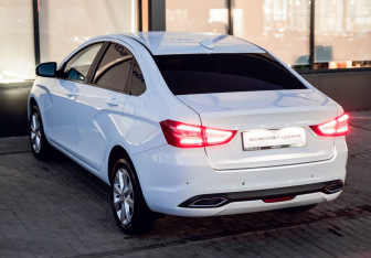 Подержанный автомобиль LADA (ВАЗ) Vesta Sedan 2023 года (3 фото)