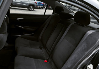 Подержанный автомобиль Honda Civic Sedan 2007 года (18 фото)