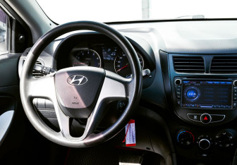 Подержанный автомобиль Hyundai Solaris Sedan 2011 года (17 фото)