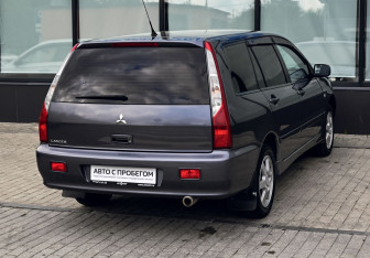 Подержанный автомобиль Mitsubishi Lancer Wagon 2008 года (5 фото)