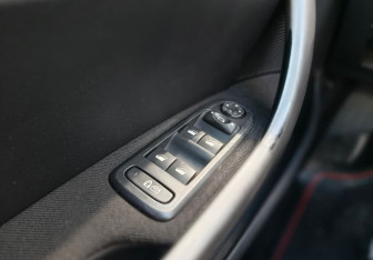 Подержанный автомобиль Peugeot 308 Hatchback 2012 года (17 фото)