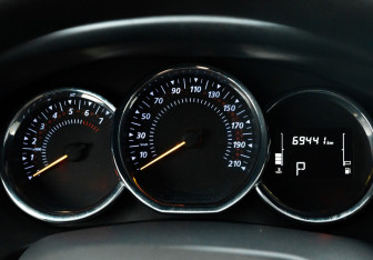 Подержанный автомобиль Renault Sandero 2021 года (14 фото)