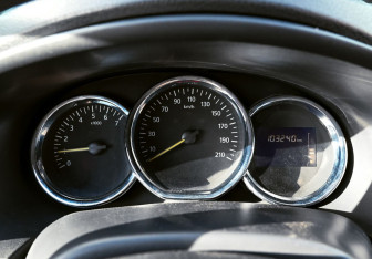 Подержанный автомобиль Renault Sandero 2015 года (9 фото)