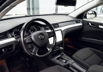 Подержанный автомобиль Skoda Superb Liftback 2013 года (15 фото)