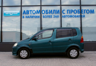 Подержанный автомобиль Daihatsu YRV 2001 года (2 фото)