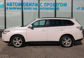 Подержанный автомобиль Mitsubishi Outlander 2012 года (2 фото)