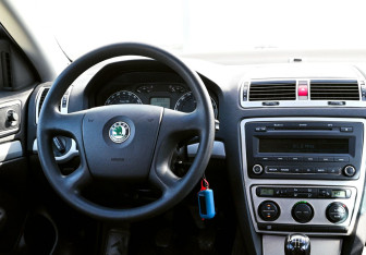 Подержанный автомобиль Skoda Octavia Liftback 2008 года (16 фото)