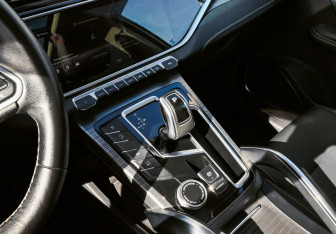 Подержанный автомобиль Geely Atlas Pro 2023 года (9 фото)