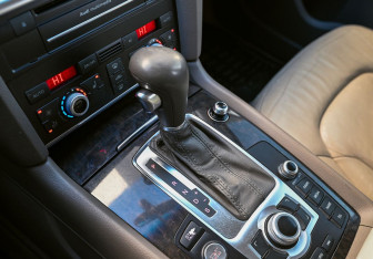 Подержанный автомобиль Audi Q7 2010 года (16 фото)