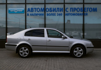 Подержанный автомобиль Skoda Octavia Liftback 2006 года (6 фото)
