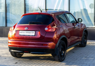 Подержанный автомобиль Nissan Juke 2012 года (5 фото)