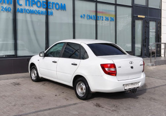 Подержанный автомобиль LADA (ВАЗ) Granta Sedan 2017 года (3 фото)