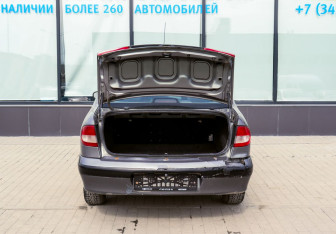 Подержанный автомобиль Renault Megane Sedan 2002 года (18 фото)