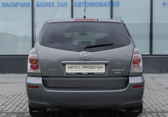 Подержанный автомобиль Toyota Corolla Verso 2006 года (4 фото)