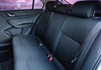 Подержанный автомобиль Skoda Rapid Liftback 2016 года (19 фото)