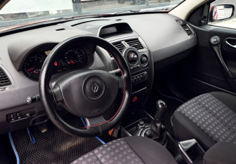 Подержанный автомобиль Renault Megane Wagon 2006 года (13 фото)