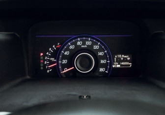 Подержанный автомобиль Honda Stepwgn 2014 года (9 фото)