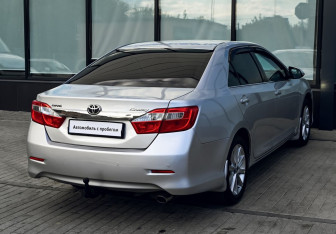 Подержанный автомобиль Toyota Camry Sedan 2013 года (5 фото)