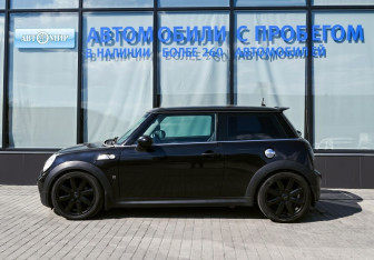 Подержанный автомобиль MINI Hatch 2006 года (2 фото)
