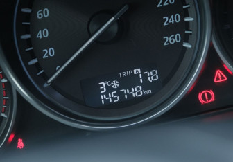 Подержанный автомобиль Mazda CX-5 2012 года (16 фото)