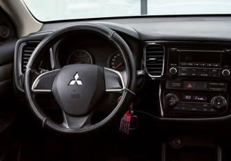 Подержанный автомобиль Mitsubishi Outlander 2013 года (17 фото)
