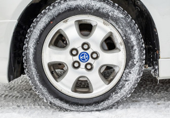 Подержанный автомобиль Toyota Ipsum 2002 года (17 фото)