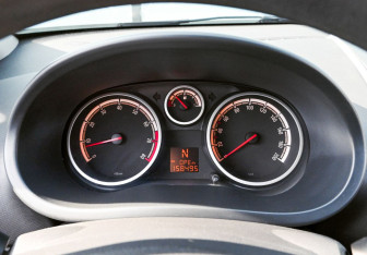 Подержанный автомобиль Opel Corsa 2008 года (11 фото)