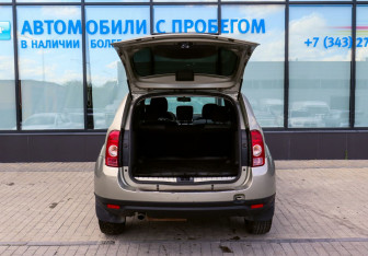 Подержанный автомобиль Renault Duster 2013 года (17 фото)