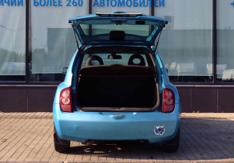 Подержанный автомобиль Nissan March Hatchback 2002 года (17 фото)