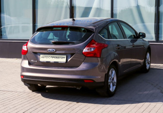 Подержанный автомобиль Ford Focus Hatchback 2013 года (5 фото)