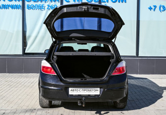 Подержанный автомобиль Opel Astra Hatchback 2005 года (18 фото)