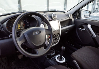 Подержанный автомобиль LADA (ВАЗ) Granta Liftback 2015 года (10 фото)