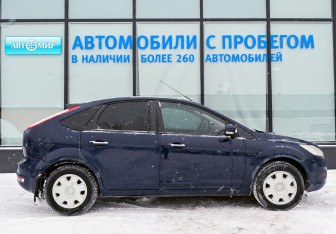 Подержанный автомобиль Ford Focus Hatchback 2010 года (6 фото)