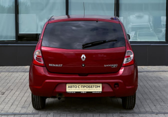 Подержанный автомобиль Renault Sandero 2014 года (4 фото)
