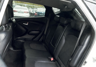 Подержанный автомобиль Hyundai ix35 2012 года (17 фото)