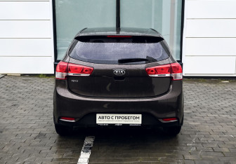 Подержанный автомобиль Kia Rio Hatchback 2015 года (4 фото)