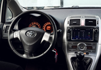 Подержанный автомобиль Toyota Auris Hatchback 2008 года (18 фото)