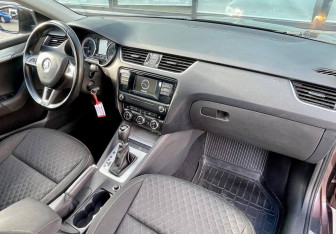 Подержанный автомобиль Skoda Octavia Liftback 2017 года (10 фото)