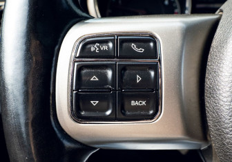Подержанный автомобиль Jeep Grand Cherokee 2011 года (13 фото)