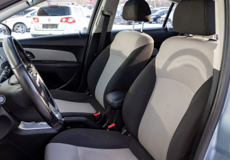 Подержанный автомобиль Chevrolet Cruze Sedan 2011 года (9 фото)