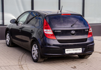 Подержанный автомобиль Hyundai i30 Hatchback 2009 года (3 фото)