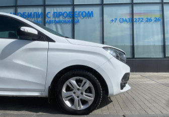 Подержанный автомобиль LADA (ВАЗ) XRAY 2016 года (17 фото)