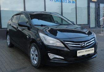 Подержанный автомобиль Hyundai Solaris Hatchback 2015 года (7 фото)